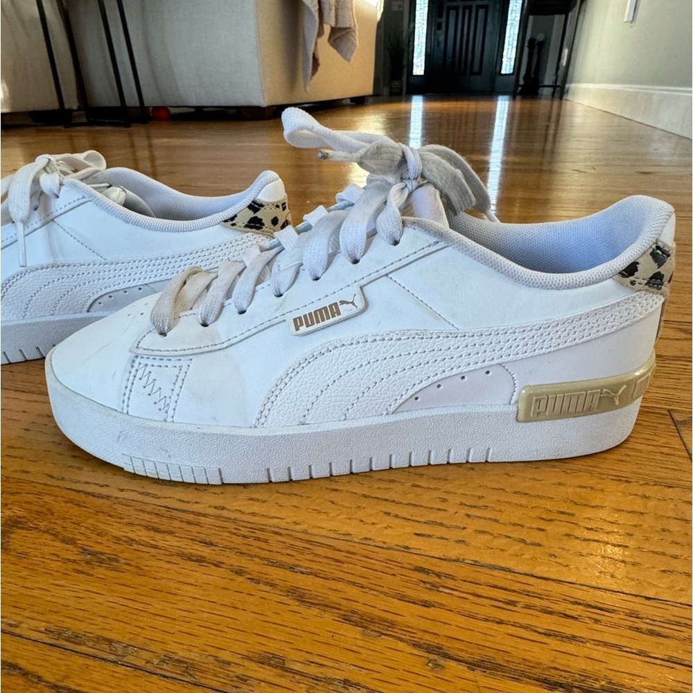 Women’s size 5 1/2 puma shoes
